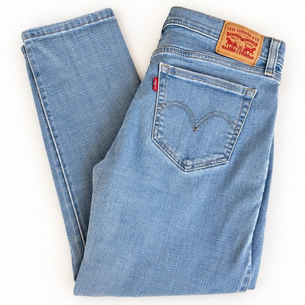 Levi’s Women’s Boyfriend Jeans 28x27 Light Wash Stretch Mid Rise Denim 5 Pocket